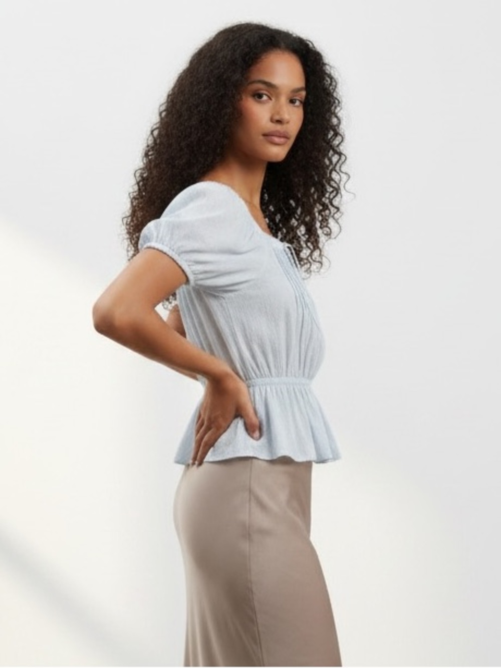 1390 • 100%Cotton Dot Weave Horizon Blue Puff Sleeve Defined Waist Pin Tuck Top - Picture 2 of 6